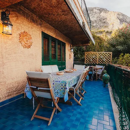 Monia House Santa Flavia