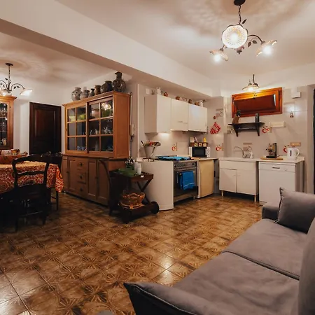 Monia House בית נופש