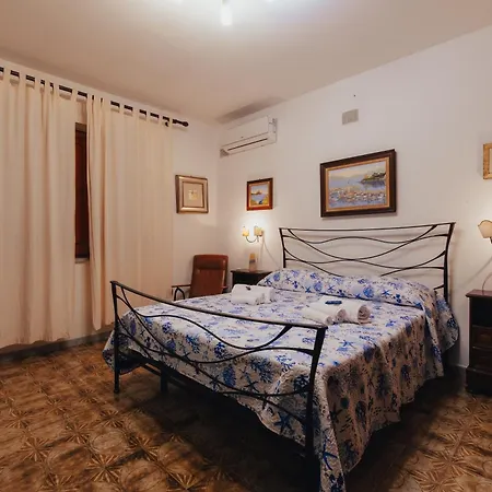 בית נופש Monia House *